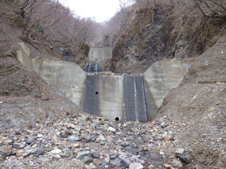 砂防・法面周辺の調査現場